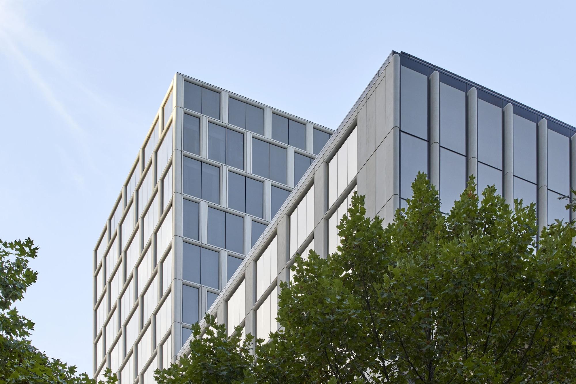 Hilton Melbourne Little Queen Street Extérieur photo The new building of the University of Cambridge Judge Business School