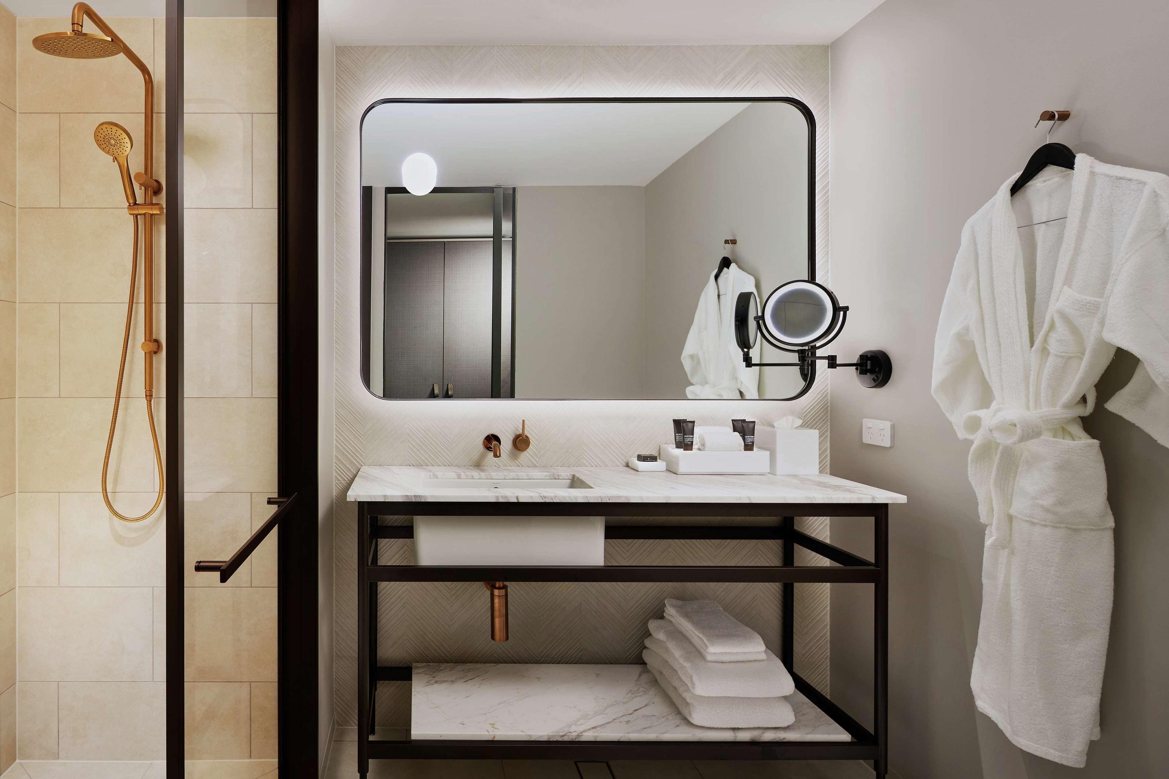 Hilton Melbourne Little Queen Street Extérieur photo Bathroom