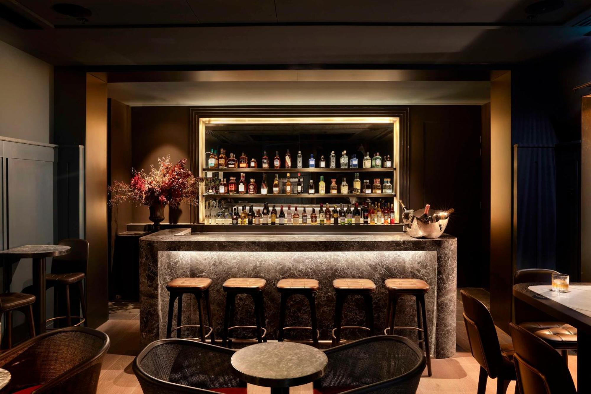 Hilton Melbourne Little Queen Street Extérieur photo The bar at the Connaught