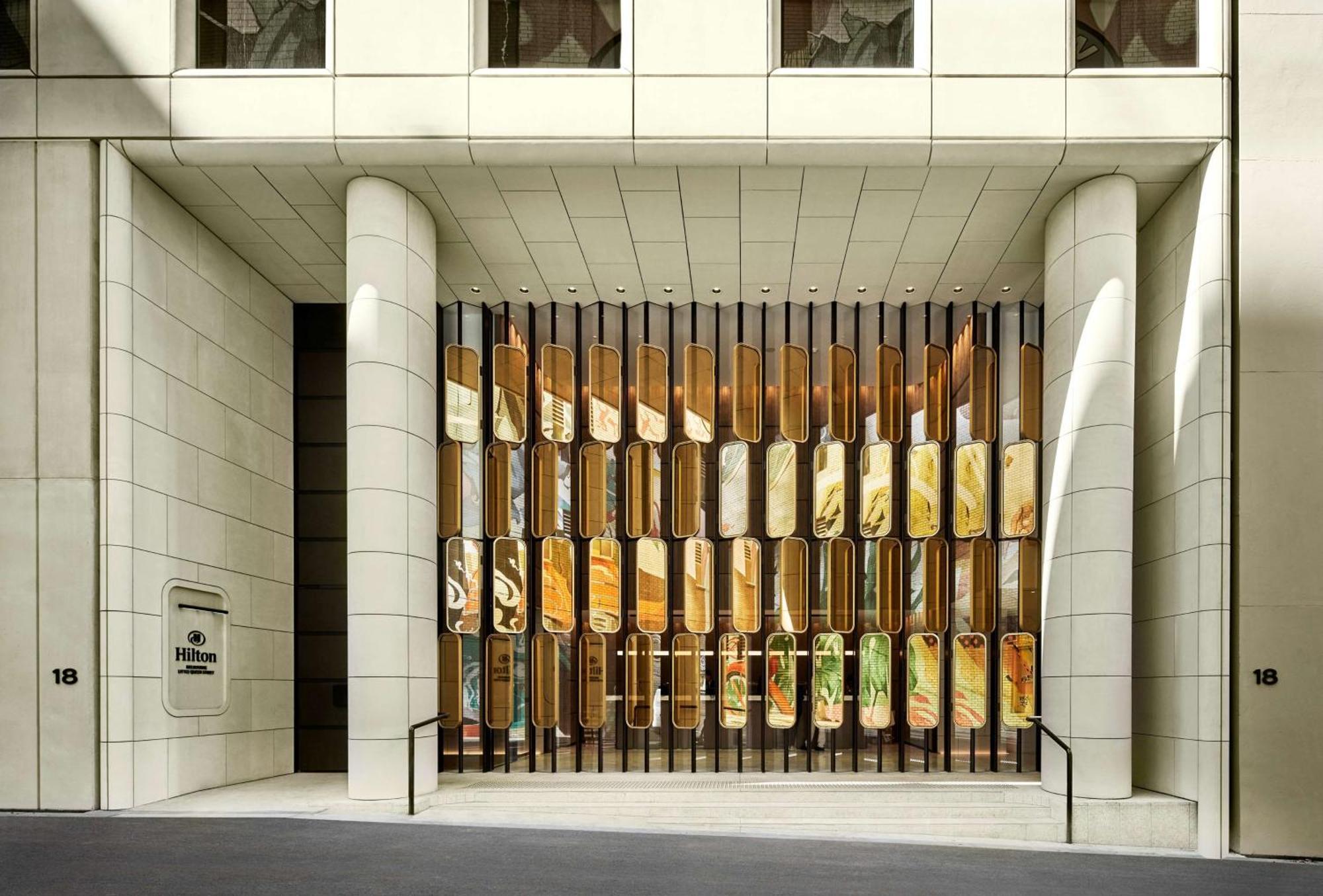 Hilton Melbourne Little Queen Street Extérieur photo The entrance to the hotel