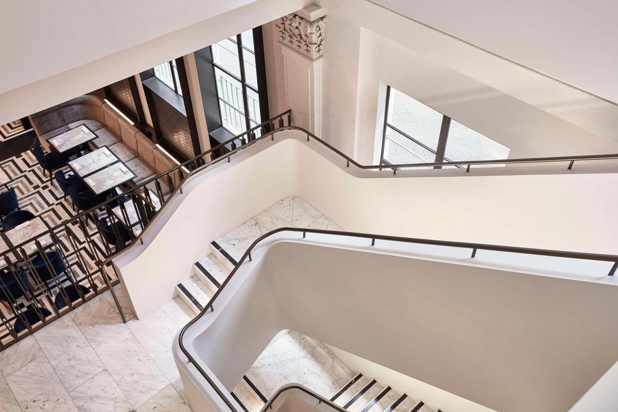 Hilton Melbourne Little Queen Street Extérieur photo Staircase