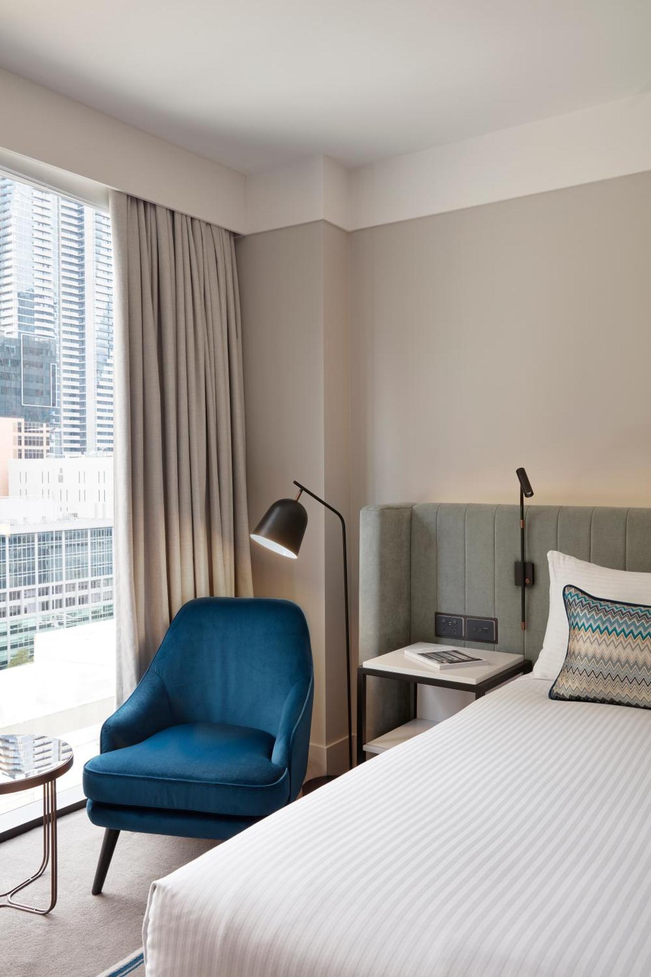 Hilton Melbourne Little Queen Street Extérieur photo A room at the hotel