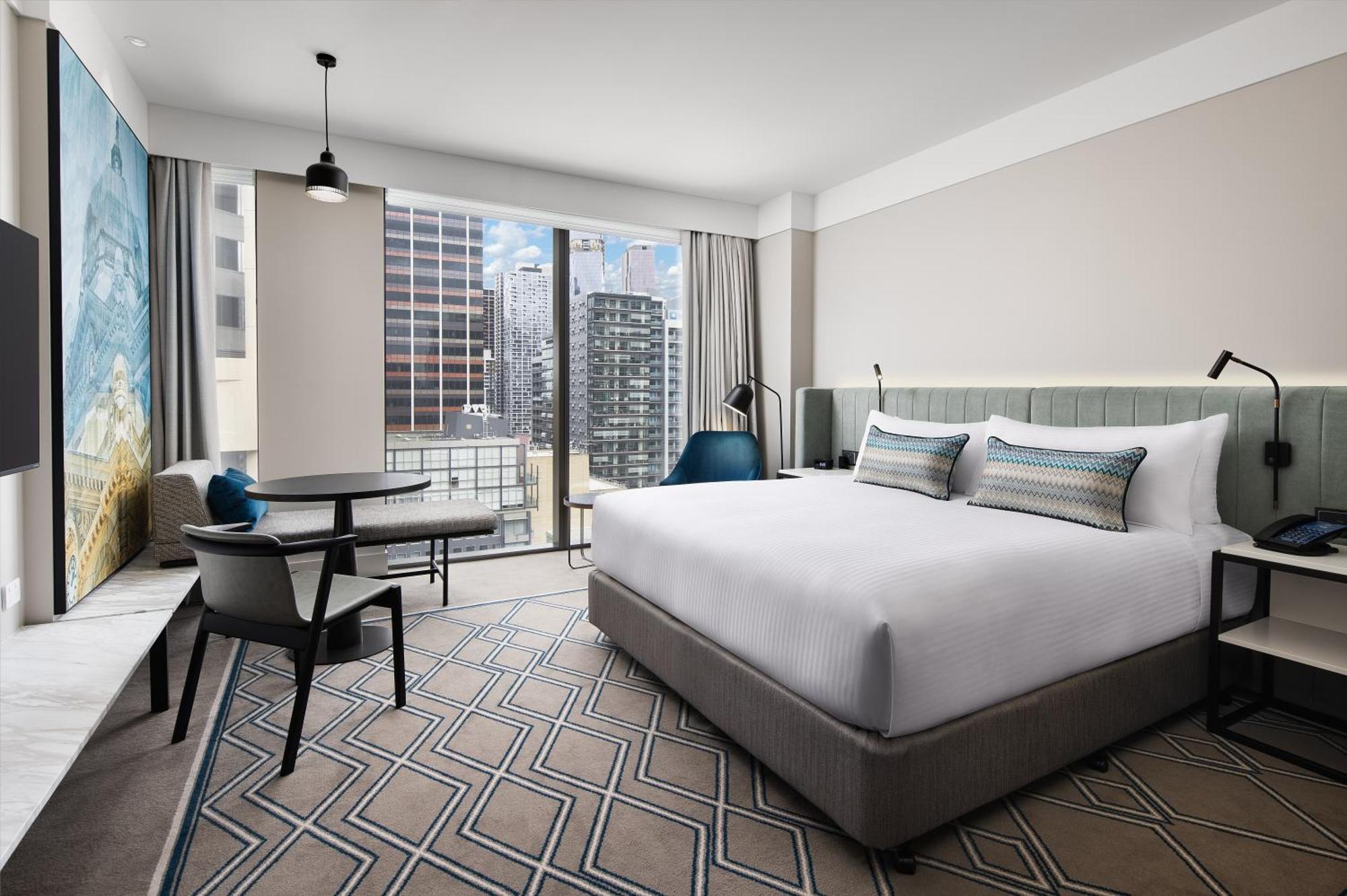 Hilton Melbourne Little Queen Street Extérieur photo A guest room at the hotel